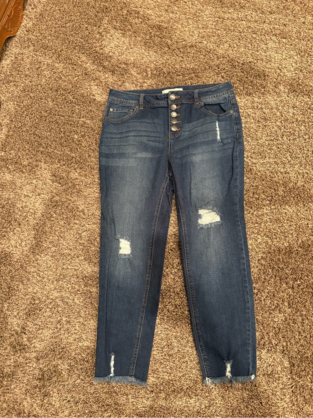 High-Rise Distressed Ankle Jeans in Dark Blue